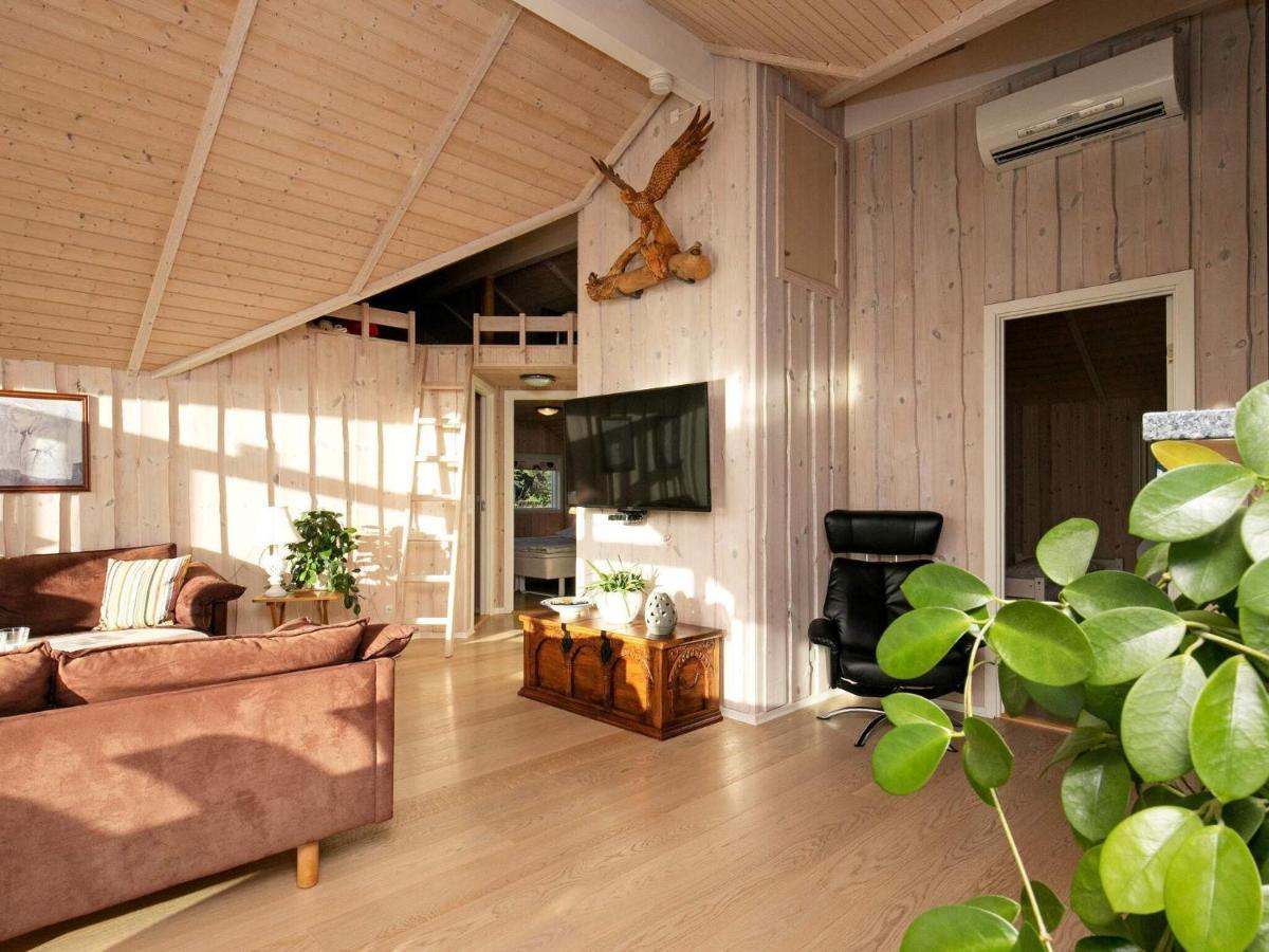 Three-Bedroom Holiday Home In Rodby 38 Kramnitse Bagian luar foto
