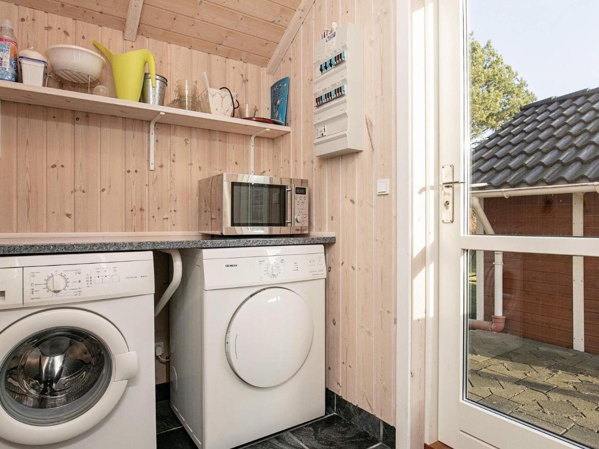 Three-Bedroom Holiday Home In Rodby 38 Kramnitse Bagian luar foto