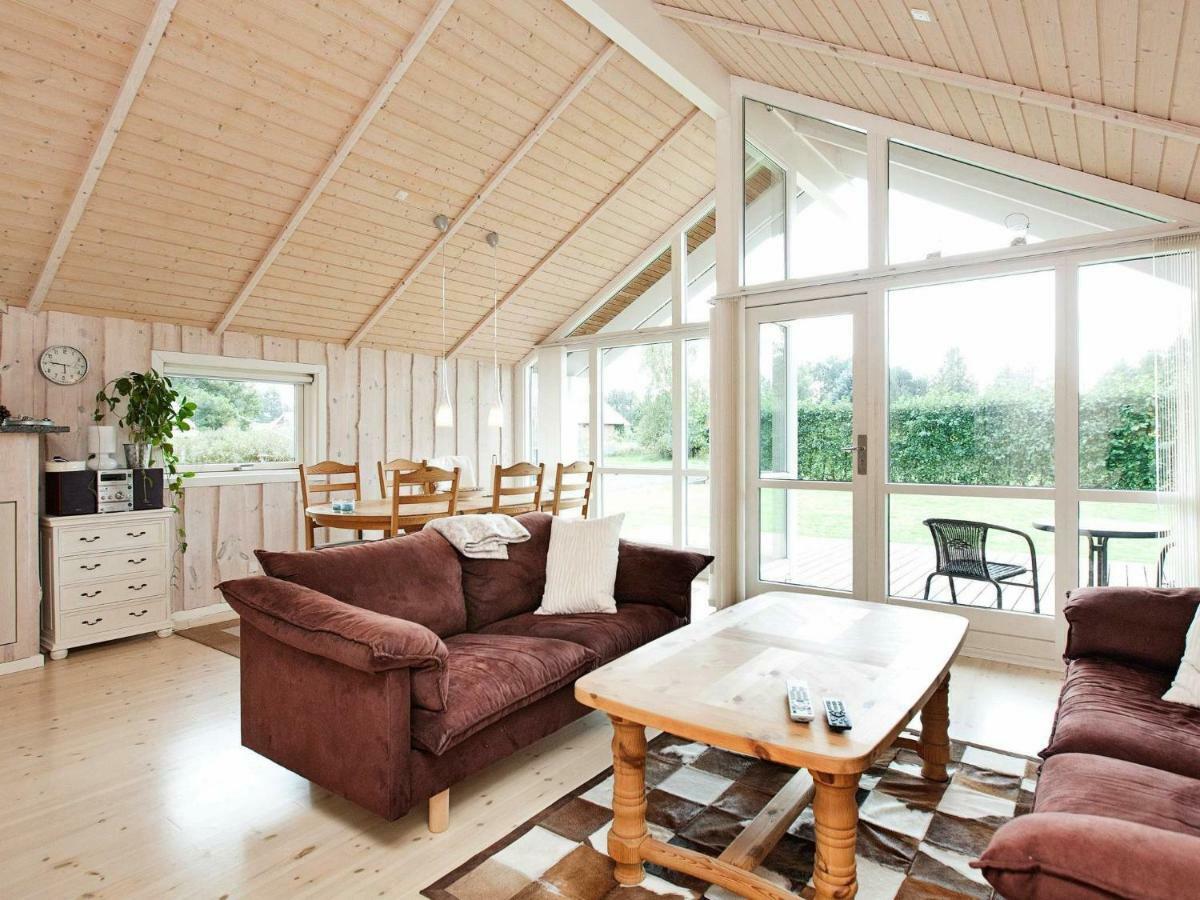 Three-Bedroom Holiday Home In Rodby 38 Kramnitse Bagian luar foto