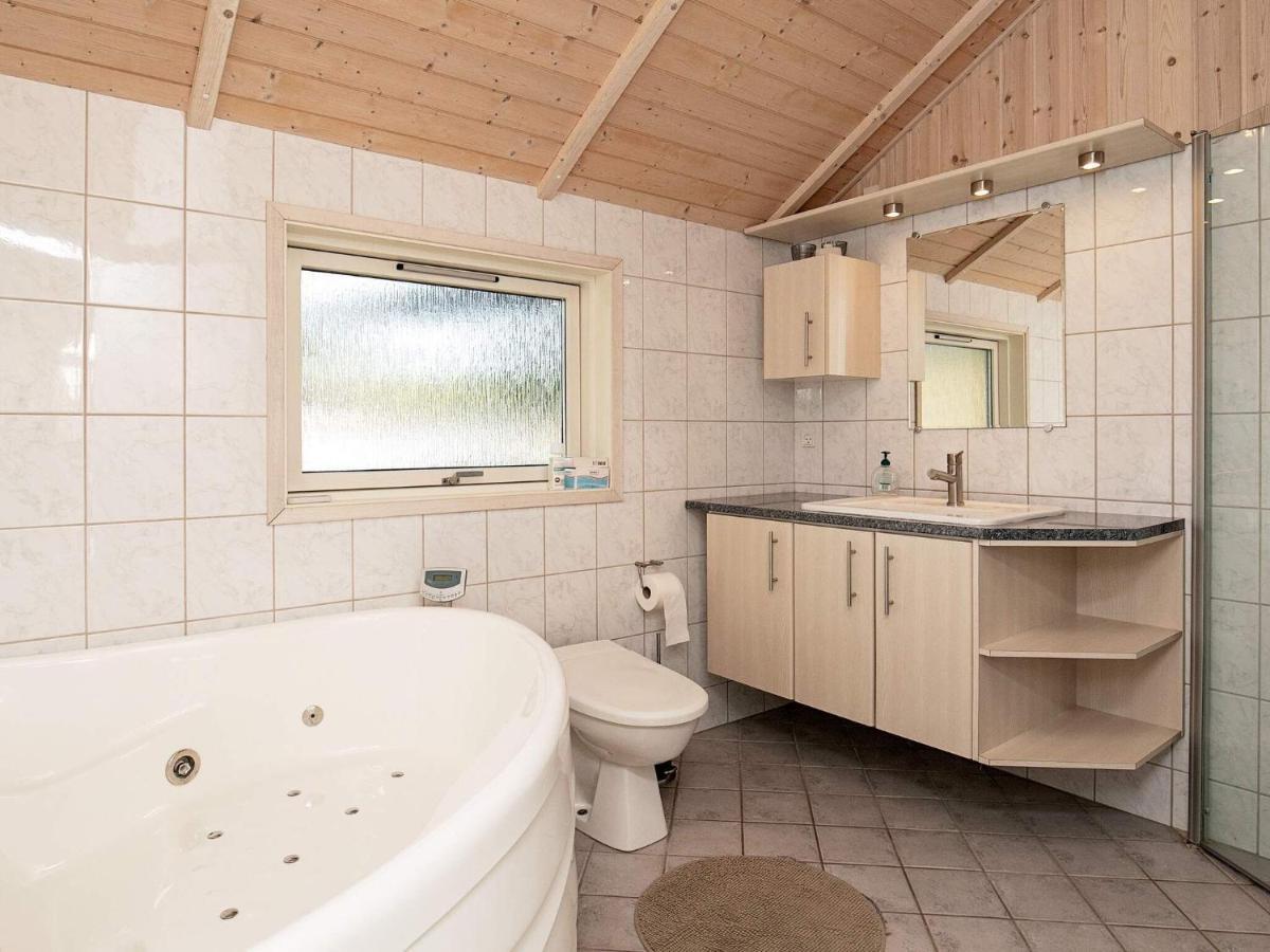 Three-Bedroom Holiday Home In Rodby 38 Kramnitse Bagian luar foto